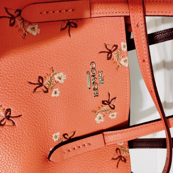 Coach Charlie Carryall 28 With Floral Print - Picture 10 of 16